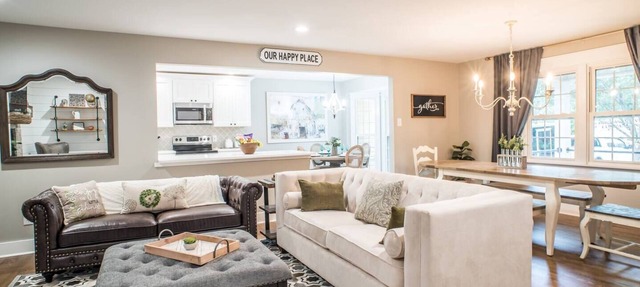 Cape Cod Farmhouse ~ @hgtvbnb ~ Charmingly Remodeled near Downtown Madison! in Madison