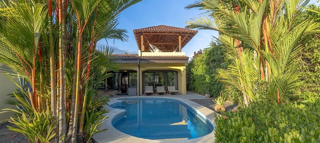 Casa Famosa Private Pool 5 Min Walk to Beach in Bejuco