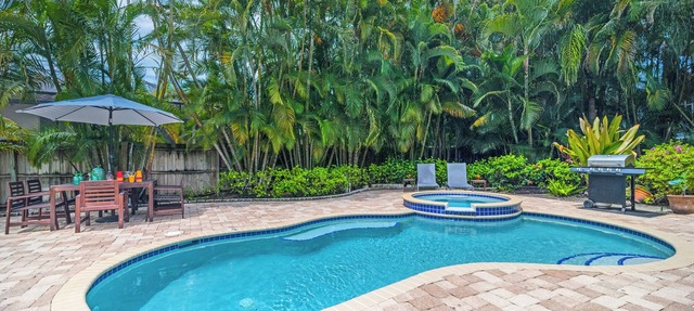 Casa Leone | Heated Pool & Spa, Pet Friendly, Putting Green in Siesta Key