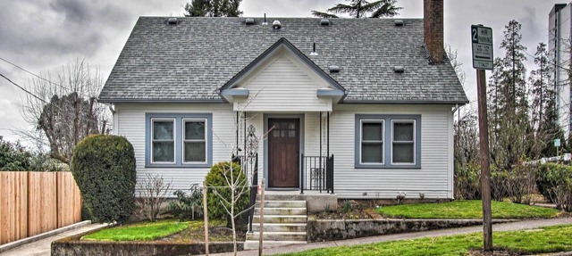 Central Eugene House w/Updated Interior & Yard! in Eugene