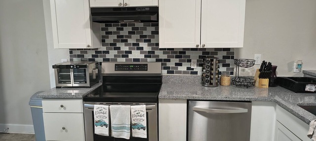 Centrally located 3-Bedroom Large Lot Country Family home in sunny Jacksonville in Jacksonville