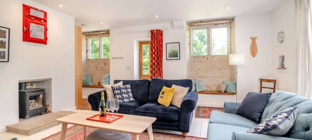 Characterful dog friendly holiday cottage in the Cotswolds - The Coach House in Coopers Hill