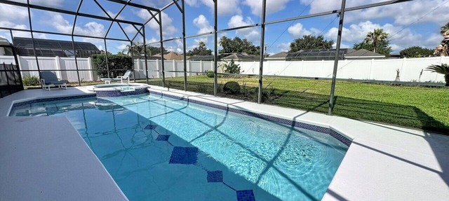 Charleston Manor: Private Pool and Game Room! in Davenport