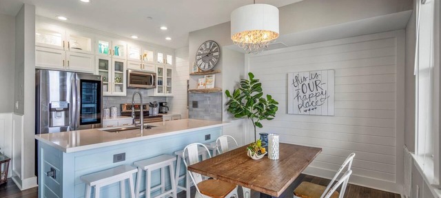 Charming 2-bedroom condo on the top floor with a spectacular view of Gulf Coast in Galvestron