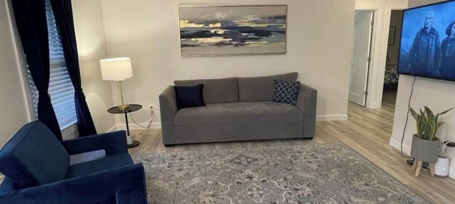 Charming 2-bedroom condo in lovely Springfield with AC in Springfield