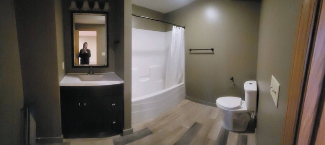 Charming 3-bedroom apartment in lower level of home. Eagle Lake with AC, WiFi in Eagle Lake