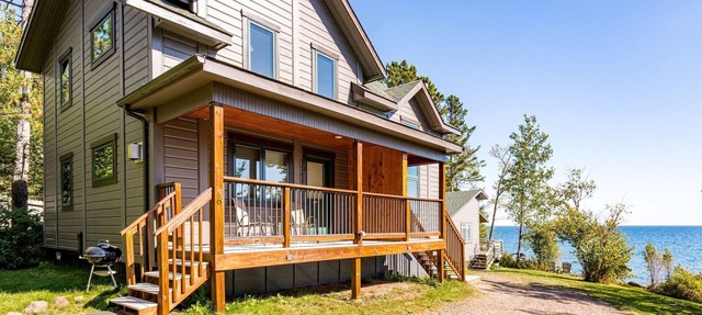 Charming cabin only feet from Lake Superior in Two Harbors