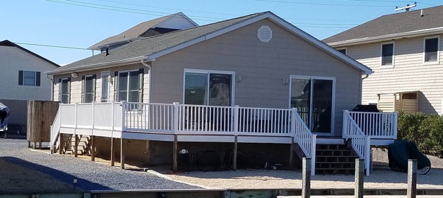 Charming canal front home, quiet neighborhood, one mile from ocean, Prof. Clean. in Selbyville