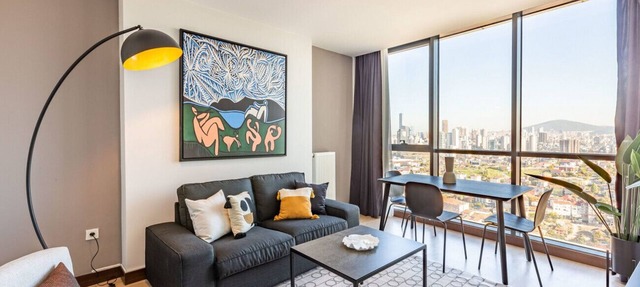 Charming Flat with Gorgeous City View in Atasehir in Istanbul
