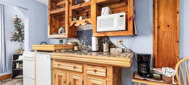 Charming Getaway Near Duluth with Lake Views in Duluth