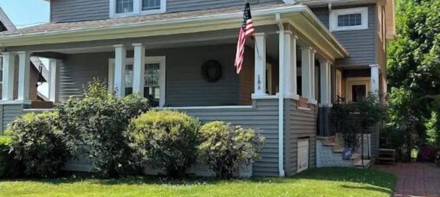 CHARMING LARGE 3 Bedroom Entire Home in Worcester