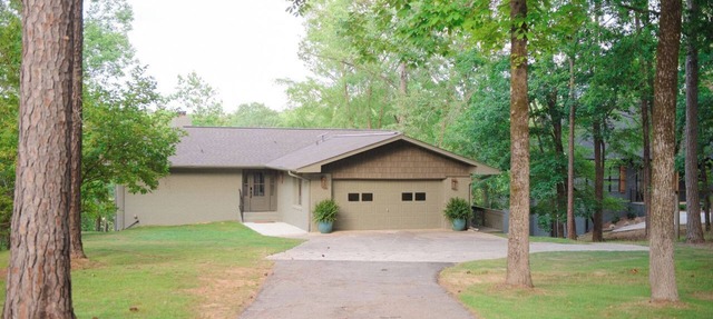 Charming, newly remodeled, 4-bedroom lake front house with WiFi in Northport in Northport