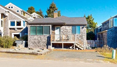Charming oceanfront cottage with WiFi & easy beach access in Cannon Beach