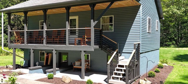 Charming, streamside, 3-bedroom country house in Confluence! in Confluence