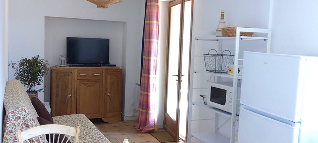 Charming studio between sea and mountains Self-catering cottage on an ancient olive grove in Coaraze