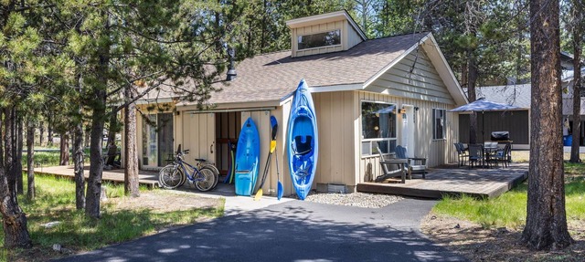 Charming Sunriver Cabin With Deschutes River Access and Proximity to Cascade Lak in Sunriver