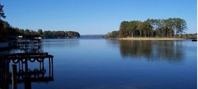 Charming Waterfront Property on Beautiful Weiss Lake! in Centre