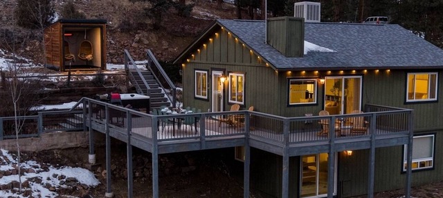 Chateau Summit: Cuddle Cabin, HotTub, Sauna, Pizza Oven, Fitness & Views in Bailey