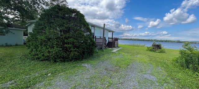 Cheerful riverfront cottage with dream views in Rockland