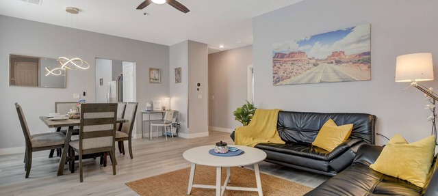 Chic Single Story 3br House Close To Strip & Airport in Las Vegas