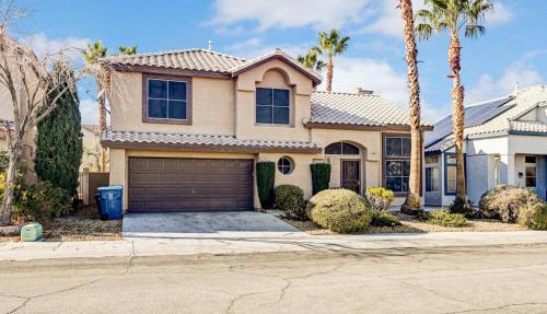Chic Vegas Retreat: Near Top Attractions in Las Vegas