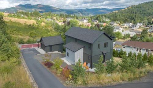 Columbia Gorge Recess in White Salmon
