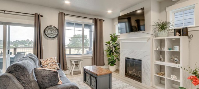 Columbia River Views: Spacious Hammond Getaway! in Hammond