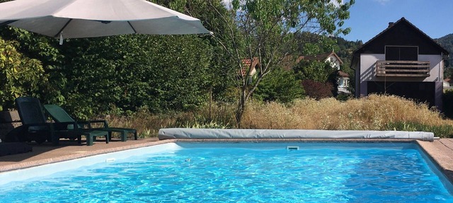 Comfortable 3* house with heated pool access in wooded grounds in Le Thillot
