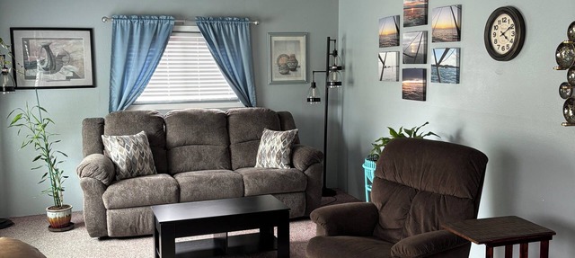 Comfortable 3Bdr 2Bth home great for all guests. Even room to park the boat! in Coos Bay