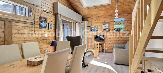 Comfortable studio on 2 levels for 2 to 4 people, living room with 1 divan bed, kitchen area with di in Grimentz