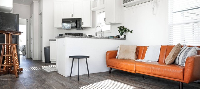Comfortable Tiny Home in RV Park. Near Bastrop & Austin in Cedar Creek