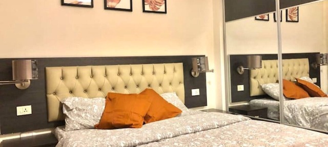 Contemporary studio 13 mins to downtown - few steps to great food, cafes, shops in Amman