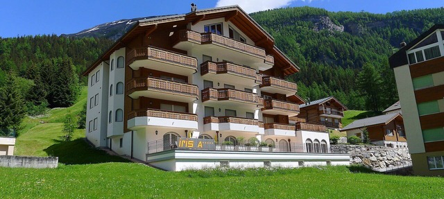Cosy apartment for 8 guests with hot tub, WIFI, TV and balcony in Leukerbad