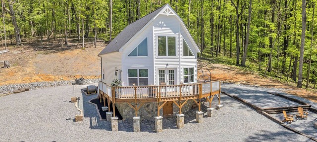 Cottage on a Private Vineyard with Scenic Views and Hot Tub in Jonesville