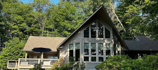 Country Roads: Relax by the Fire Pit & Enjoy Lake Views at Alpine Lake in Terra Alta
