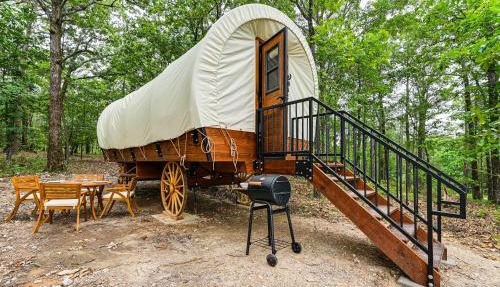 Covered Wagon Vacation Rental in Broken Bow! in Broken Bow