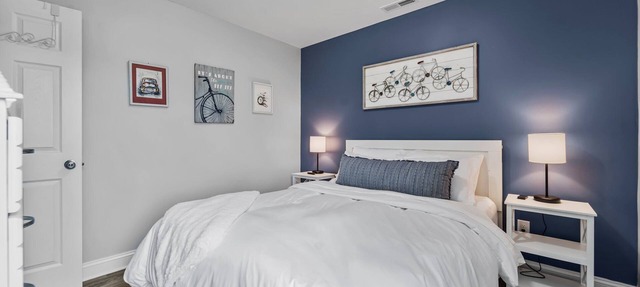 Cozy beach get away situated between the ocean and sound. Pet friendly! in Kill Devil Hills