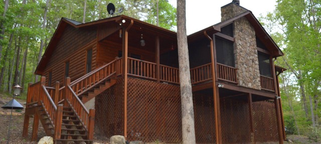 Cozy Cabin for 4 with 2 King beds, 2 full baths, 2 fireplaces and upscale Decor! in Morganton