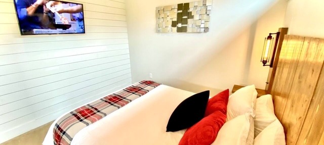 Cozy/Cute Tiny House close to wineries, wedding venues & outdoor fun in Dripping Springs