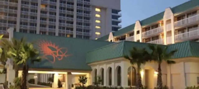 Cozy Daytona King Deluxe Studio w/kitchen, pool, gym, sauna, fitness center in Daytona Beach