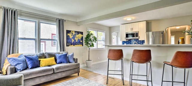 Cozy Home: WiFi, Parking, 5 Mi to Dtwn Mpls! in Minneapolis