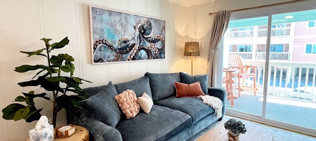 Cozy Luxe Beach Condo: Fully Renovated + Steps From The Beach + Pool in Murrells Inlet