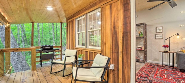 Cozy Mountainside Studio Nestled in the Trees in Sylva