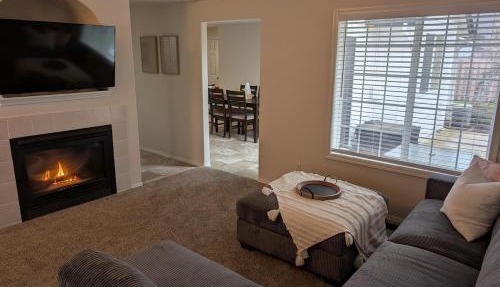 Cozy North Keizer Retreat with fireplace in Keizer