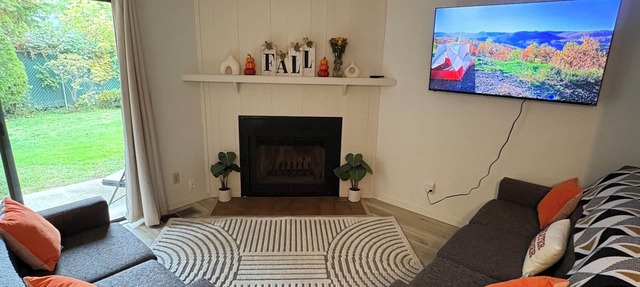 Cozy Simplicity 2-bedroom townhome in charming Eugene with pool area. in Eugene