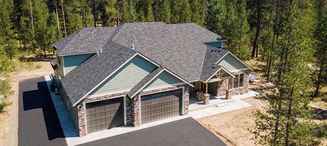 Custom home, 1.17 acres, 5 beds, 5 bath, sleeps 12+, Hot Tub, 80" TV, Pool Table in Bend