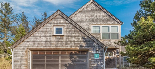 Delightfully Decorated Home Walking Distance to the Beach, Fireplace, Deck, BBQ in Pacific City
