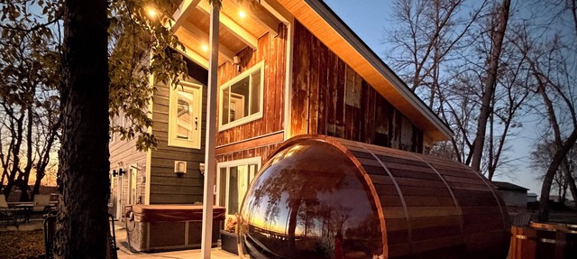 Designer Lake Cabin & Spa - Hot Tub, 2 Saunas, Ice Baths & Massage Chairs in NEW YORK MILLS