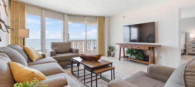 DIRECT OCEANFRONT Condo with BREATHTAKING VIEWS! in Ormond Beach