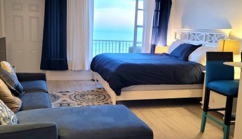 Direct Oceanfront With Balcony in Daytona Beach